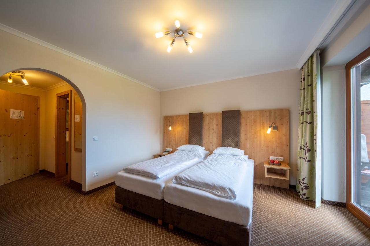 פרטיסאו Hotel Karlwirt מראה חיצוני תמונה