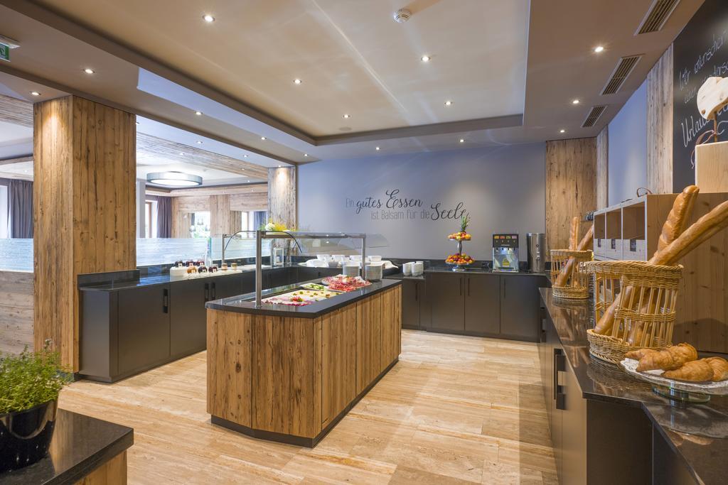 פרטיסאו Hotel Karlwirt מראה חיצוני תמונה
